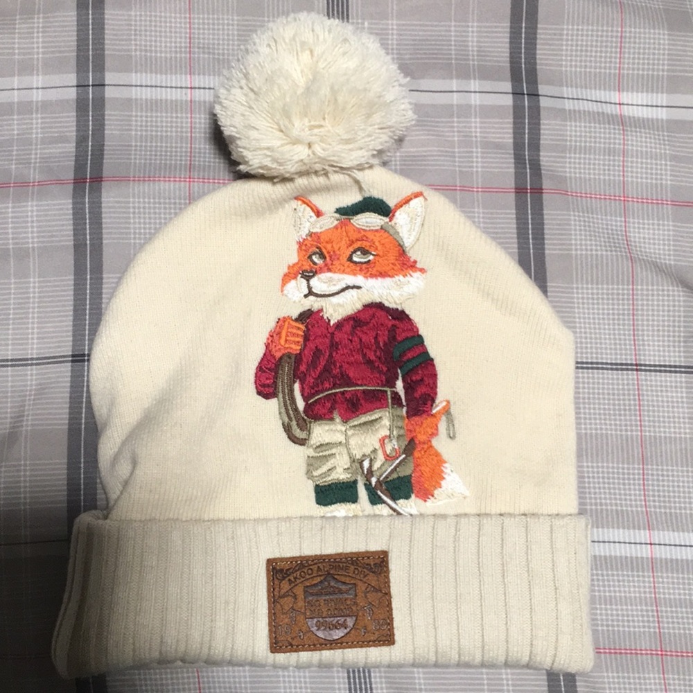 Akoo beenie hat